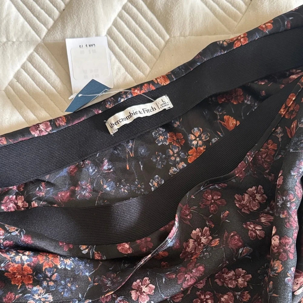 Abercrombie Floral Satin Skirt - Black with Burgundy Floral - Picture 3 of 4